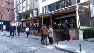 arbede -  Ünlü et restoranından çıkan turist çifte kapkaççı şoku  Videosu