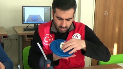 Atık şişelerden kuşlara yemlik yaptılar - ERZİNCAN