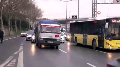  Bayrampaşa’da kaza yapan araç yan yattı, trafik felç oldu 