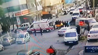  Beylikdüzü’nde motosiklet ile otomobil kafa kafaya böyle çarpıştı 