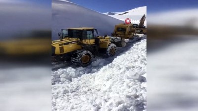  Beytüşşebap’ta kar esareti sürüyor 