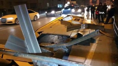  Damperi açılan tır yönlendirme tabelalarını yıktı 