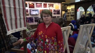 geri donusum projesi -  Eskiyen elbiseler tezgahlarda halıya dönüştürülüyor Videosu