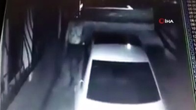  Hırsızın daracık parmaklıktan daireye girme anları kamerada 