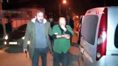  Kamyonet çaldılar, polis baskınında çekyatta saklanırken yakalandılar 