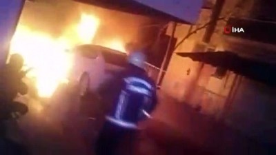  Otomobillerin kundaklanma anı güvenlik kamerasında 