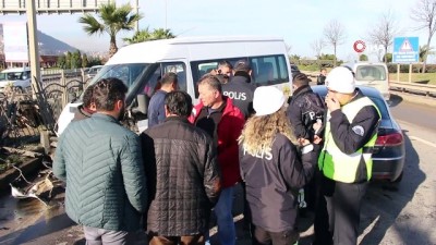 yolcu minibus -  Trabzon Cumhuriyet Savcısı Mehmet Salim Nebioğlu trafik kazasına karıştı: 2 yaralı  Videosu