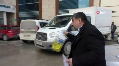  Üzerine benzin döktü, kendini yakmaya kalktı 