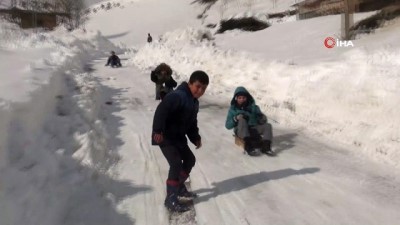 kar kalinligi -  Kar yağışı en çok çocukları sevindiriyor  Videosu