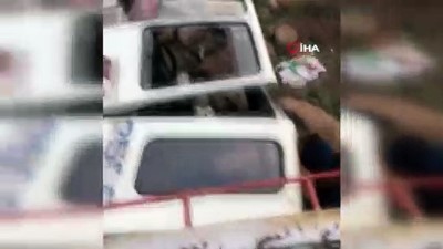  Rampayı çıkamayan pamuk yüklü kamyon devrildi: 1 yaralı 