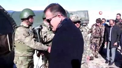 polis ozel harekat -  Sınırın sıfır noktasında görev yapan askerlere moral ziyareti  Videosu