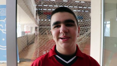 otistik - 'Spor oğlumu herkesle eşit bir birey haline getirdi' - TİFLİS  Videosu