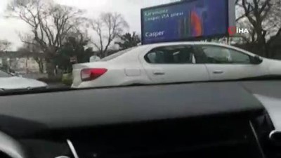  Trafikte yumrukların konuştuğu kavga kamerada 