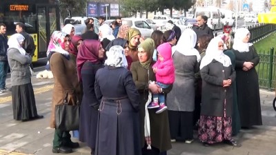 aclik grevi -  Diyarbakır E Tipi Cezaevinde tutuklu bulunan ve 79 gündür açlık grevinde olan HDP Hakkari Milletvekili Leyla Güven, Diyarbakır 9'uncu Ağır Ceza Mahkemesinde görülen duruşmada tahliye edildi.  Videosu