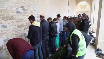 Kilis'te terör saldırısında zarar gören tarihi cami ibadete açıldı