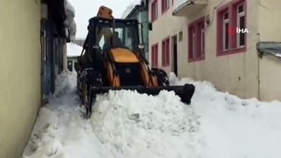 is makinesi -  O ilçe 45 gündür kar altında  Videosu