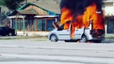 sondurme tupu -  Seyir halindeki ticari araç alev alev böyle yandı Videosu