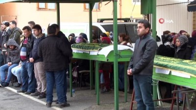 koy mezarligi -  Trafik kazasında ölen 4 kişi toprağa verildi  Videosu