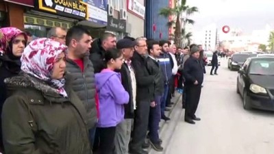belediye otobusu -  Yolun karşısına geçmeye çalışan yaşlı adama otobüs böyle çarptı Videosu