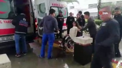 servis otobusu -  Antalya Havalimanı'nda hortum sebebiyle servis otobüsü devrildi:11 yaralı  Videosu