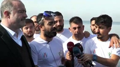 oglan - Dondurucu soğukta Van Gölü'nde yüzdüler - VAN Videosu