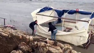 sivil polis -  Fırtına tekneleri vurdu, tur teknesi böyle sürüklendi Videosu