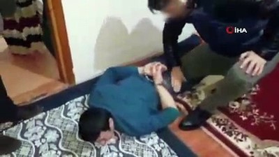polis kamerasi -  Kuyumcuyu soymak isteyen 3 zanlı, polis operasyonuyla yakalandı  Videosu