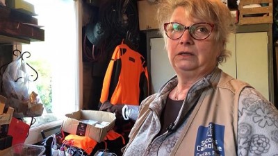  | Brigitte'e evini açtığı mülteciler 'anne' dedi, komşuları araya 60 metre duvar ördü 