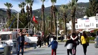 amator balikci - Bodrum'da vatandaşlar güneşli havanın tadını çıkardı - MUĞLA Videosu