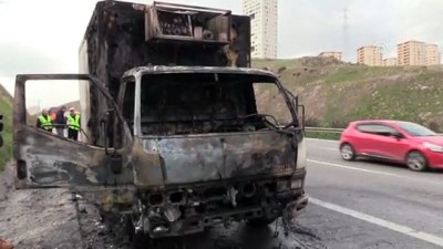 Karşıyaka'da kamyonet yangını - İZMİR