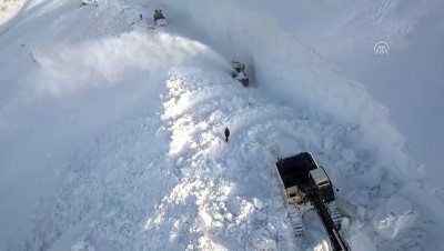 kar kalinligi - Köy yolunu açma çalışması - MUŞ  Videosu