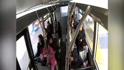 genc kiz - Otobüste rahatsızlanan yolcuyu şoför hastaneye götürdü - KOCAELİ  Videosu
