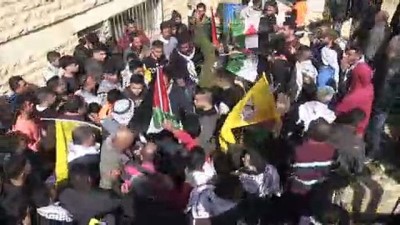 goz yasartici gaz - Yahudi yerleşimcinin şehit ettiği Filistinli çiftçi toprağa verildi - RAMALLAH  Videosu