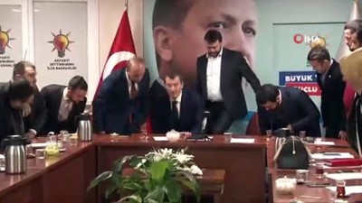 genclik kollari -  AK Parti Zeytinburnu Belediye Başkan Adayı Ömer Arısoy, Down Sendromlu ‘İbo’ ile kucaklaştı  Videosu