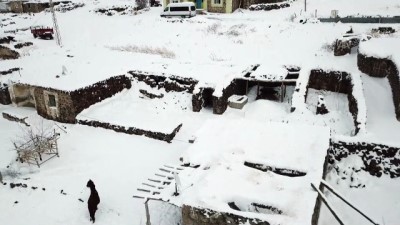 buz sarkitlari - Doğu'da 175 köy ve mahalle ile ulaşım sağlanamıyor - IĞDIR  Videosu