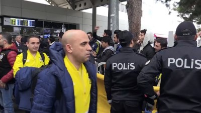 tezahur - Fenerbahçe kafilesi, Antalya'ya geldi Videosu