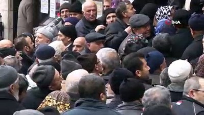 hac ibadeti -  Hacı adayları kayıt için uzun kuyruklar oluşturdu  Videosu