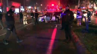 direksiyon -  İzmir’de elektrik direğine çarpan araçta 1 kişi öldü, 2 kişi yaralandı  Videosu