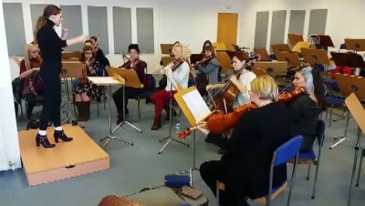 oda orkestrasi - Kadınlardan oluşan orkestra 'kadın şarkıları' seslendirecek - ANKARA  Videosu