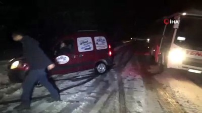  Kazdağları'nda kar nedeniyle onlarca araç yolda mahsur kaldı