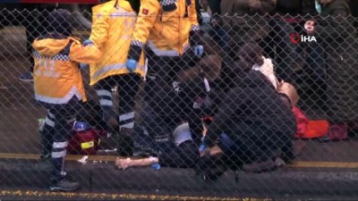 kalp masaji -  Metrobüs yolcuya çarptı, seferler aksadı  Videosu