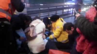 metrobus yolu -  Metrobüsün çarptığı vatandaş hayatını kaybetti  Videosu