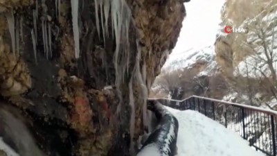 buz sarkitlari -  Şuğul kanyonunda buz sarkıtları oluştu  Videosu