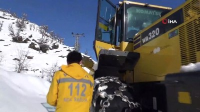 kar yagisi -  Üzerine kaynar su dökülen çocuk, 7 saatlik yol çalışmasının ardından hastaneye kaldırıldı  Videosu