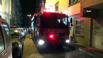 dogalgaz patlamasi -  Elazığ'da doğalgaz patlaması... Binada mahsur kalan anne ve çocuğunu itfaiye ekibi kurtardı Videosu