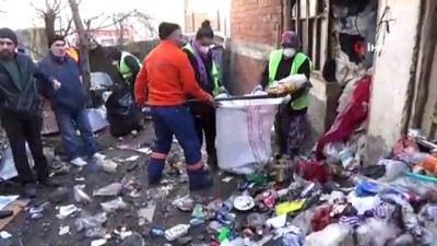 son kullanma tarihi -  Evden 20 tona yakın çöp çıktı, topladığı çöpler başına yıkıldı  Videosu