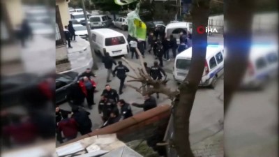 arbede -  Mahalle kavgasında ortalık karıştı, polis biber gazıyla müdahale etti  Videosu
