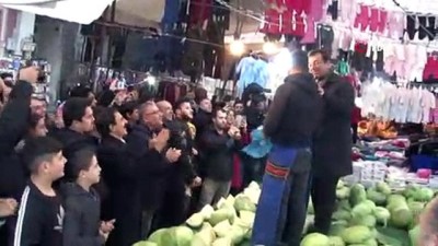 pazarci -  İmamoğlu, pazarda tezgaha çıkıp lahana sattı Videosu