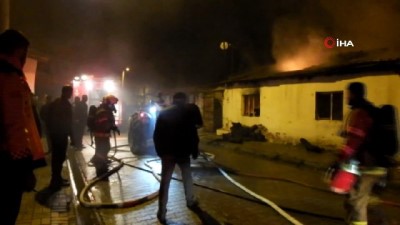 isaf -  Burhaniye’de cenaze evinde çıkan baca yangını iki evi kül etti  Videosu