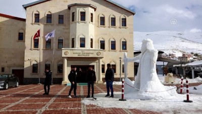 buz kutlesi - Buzdan 5 metrelik Dede Korkut heykeli - BAYBURT Videosu